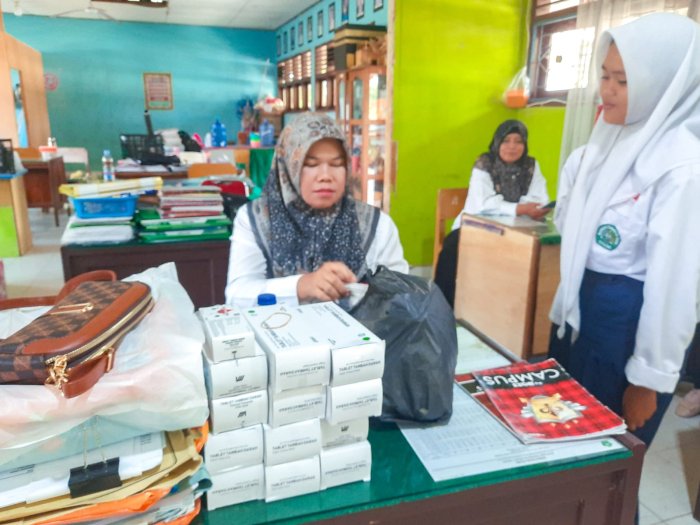 UKS MTsN 1 Bungo Penuhi Layanan Obat bagi Siswa yang Sakit