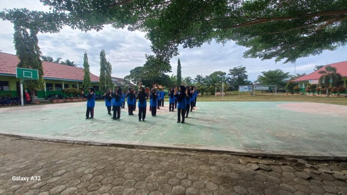 Kelas X B Semangat ikuti Lomba Senam Kelas X B Semangat ikuti Lomba Senam