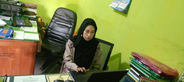 Kawal Kesiapan Data, Operator MTsN 2 Bungo Hadiri Zoom Sosialisasi Asesmen Nasional