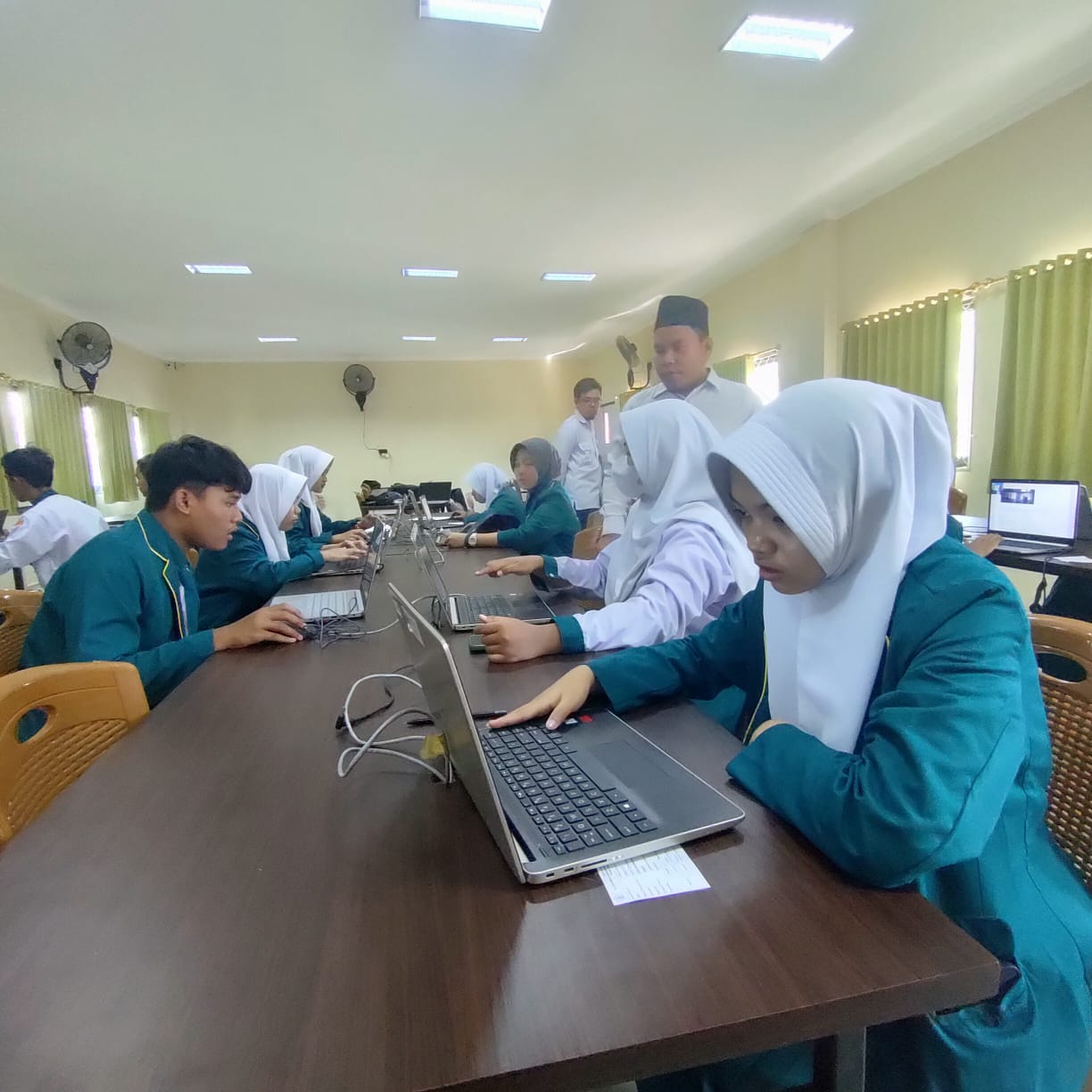 Simulasi H1 ANBK di MAN 2 Kota Jambi Berjalan Lancar