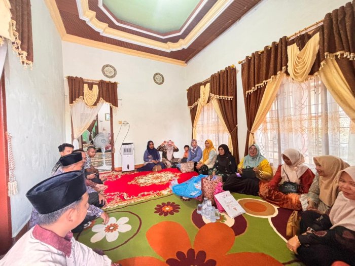 Keluarga Besar Min 3 Tebo Hadiri Syukuran Dan Aqiqah Putra Kedua Bapak Fazar Gunawan, S.Pd Keluarga Besar Min 3 Tebo Hadiri Syukuran Dan Aqiqah Putra Kedua Bapak Fazar Gunawan, S.Pd