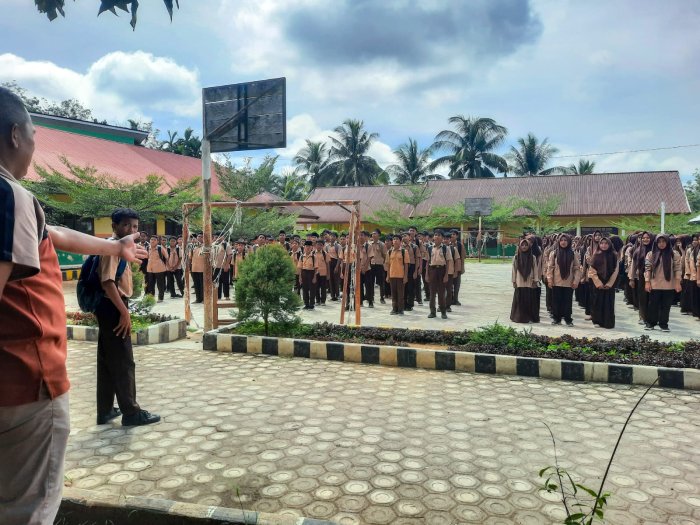 Wakasis Berikan Arahan Penting kepada Ratusan Peserta Didik: Tegaskan Disiplin Kebersihan Sebelum Pulang Wakasis Berikan Arahan Penting kepada Ratusan Peserta Didik: Tegaskan Disiplin Kebersihan Sebelum Pulang