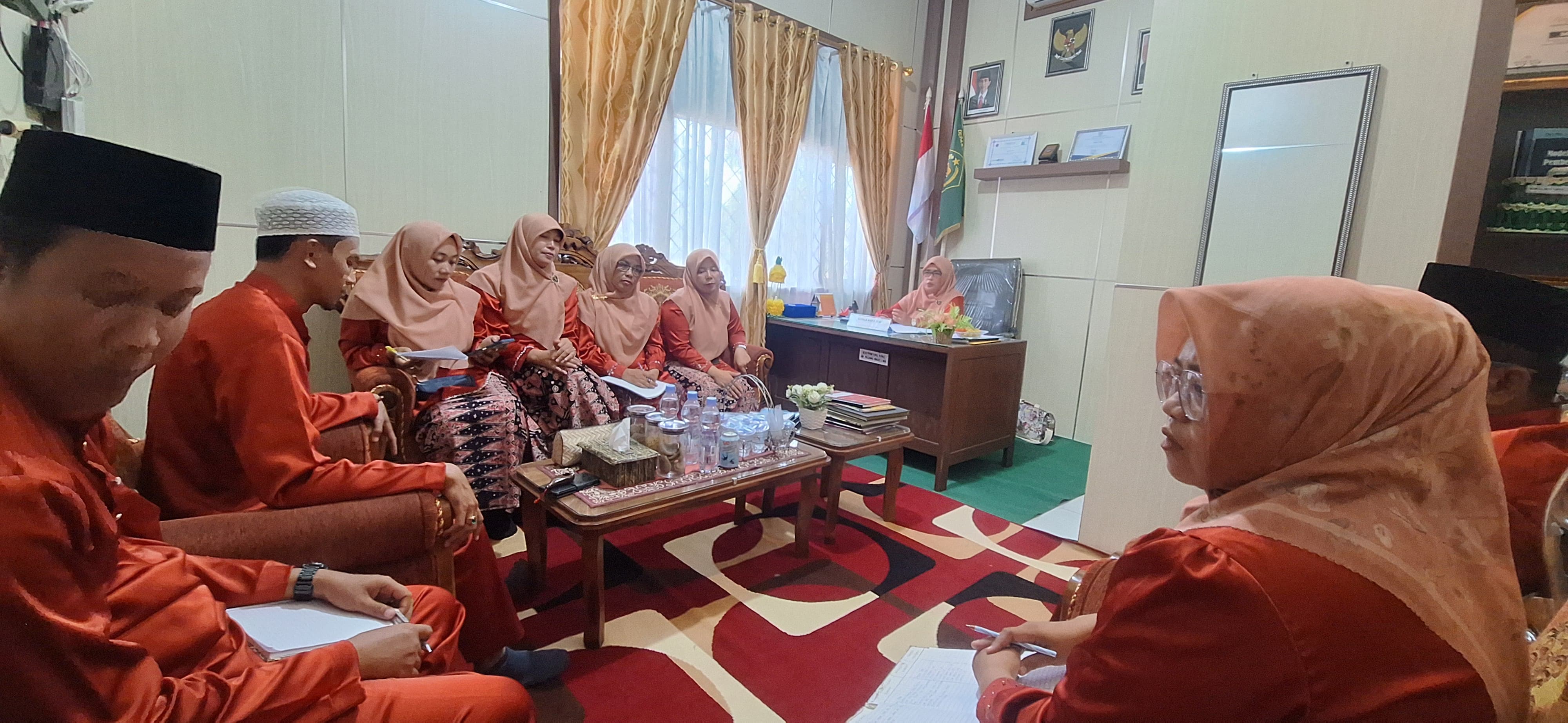 OPTIMALKAN KEGIATAN KEAGAMAAN KEPALA MAN 2 TEBO LAKUKAN DISKUSI BERSAMA GURU PAI