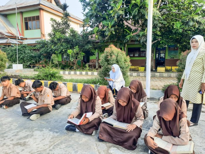 Jangan Hanya di Madrasah : Arahan Bermakna Ibu Fadila Ajak Siswa Istiqamah Membaca Al-Quran