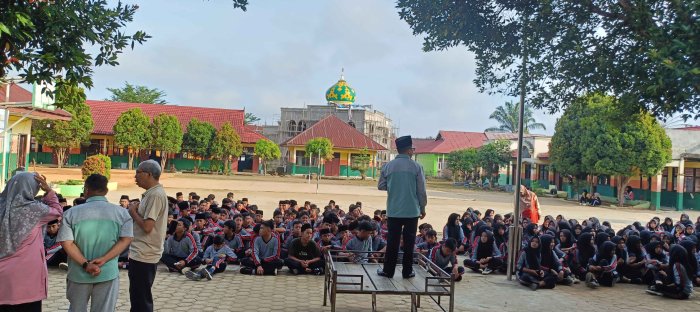 Wakil Kurikulum Ruslan Tegaskan Aturan Jelang Pembagian Kartu Ujian
