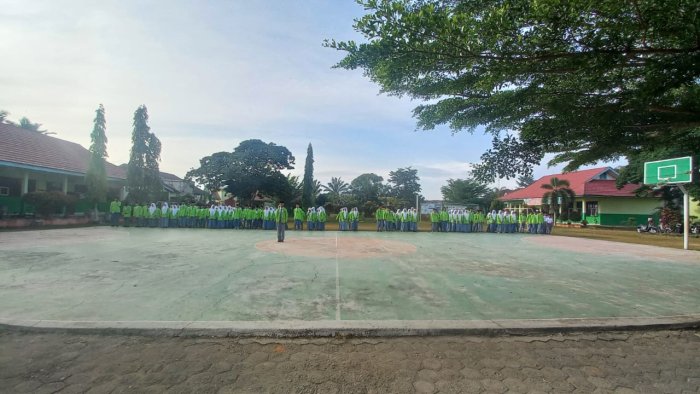 Diko Pratama, Siswa MAN 2 Bungo Tampil Percaya Diri sebagai Pemimpin Upacara Diko Pratama, Siswa MAN 2 Bungo Tampil Percaya Diri sebagai Pemimpin Upacara