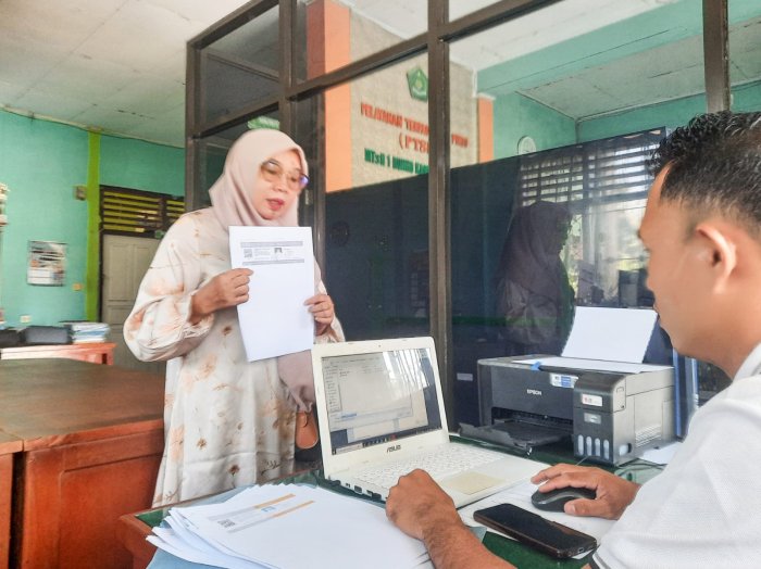 Sinergi Operator EMIS GTK dan Majelis Guru MTsN 1 Bungo Perkuat Kelengkapan Administrasi Madrasah Sinergi Operator EMIS GTK dan Majelis Guru MTsN 1 Bungo Perkuat Kelengkapan Administrasi Madrasah
