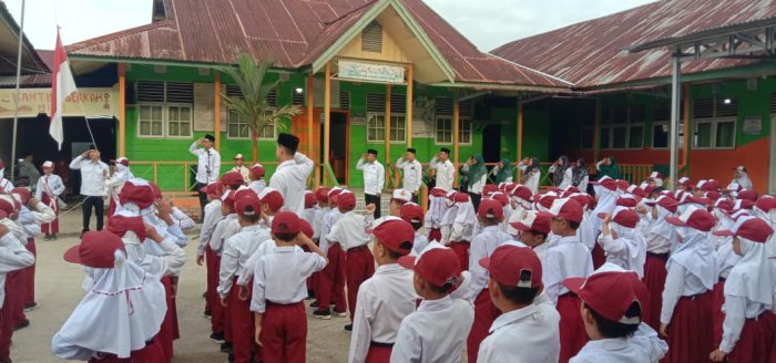 Upacara Bendera Minggu Kedua di MI Negeri 1 Tanjung Jabung Barat Berlangsung Khidmat Upacara Bendera Minggu Kedua di MI Negeri 1 Tanjung Jabung Barat Berlangsung Khidmat