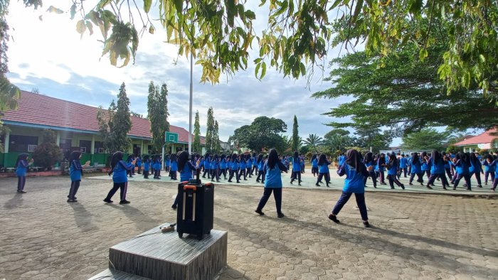 Tingkatkan Kebugaran dan Kekompakan Warga MAN 2 Bungo Lakukan Senam Rutin Sabtu Pagi Tingkatkan Kebugaran dan Kekompakan Warga MAN 2 Bungo Lakukan Senam Rutin Sabtu Pagi