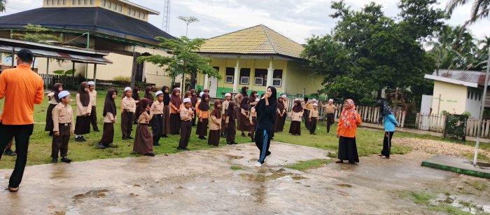 MIN 1 Muaro Jambi Siswa Siswi Melaksanakan Apel Pagi dan Hafalan Surah pendek MIN 1 Muaro Jambi Siswa Siswi Melaksanakan Apel Pagi dan Hafalan Surah pendek