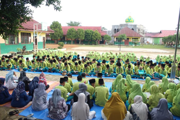 MTsN 2 Bungo Gelar Yasinan Massal di Bulan Ramadhan MTsN 2 Bungo Gelar Yasinan Massal di Bulan Ramadhan