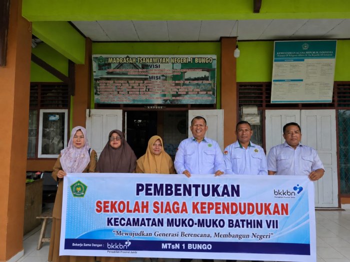 MTsN 1 Bungo Sambut Kunjungan BKKBN dalam Penyuluhan Sekolah Siaga Kependudukan MTsN 1 Bungo Sambut Kunjungan BKKBN dalam Penyuluhan Sekolah Siaga Kependudukan