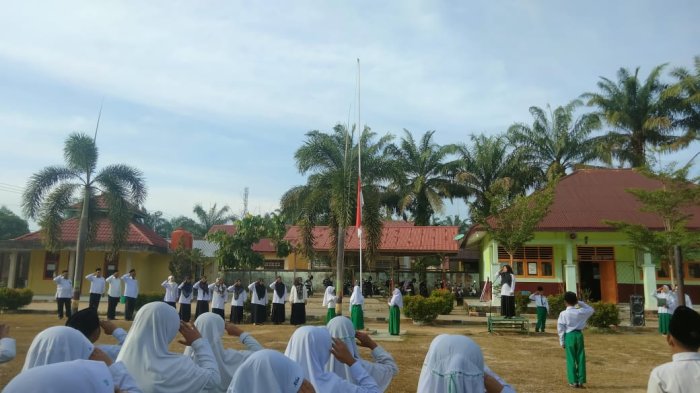 MIN 3 Tebo Gelar Upacara Bendera Peringatan Hari Pahlawan