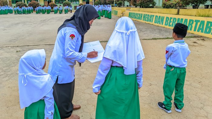 Di Balik Buku Hitam MIN 4 Tebo: Disiplin yang Tumbuh dari Sapaan Guru Di Balik Buku Hitam MIN 4 Tebo: Disiplin yang Tumbuh dari Sapaan Guru