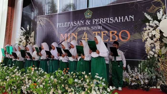 Suara Syahdu Lantunan Asmaul Husna dari Siswa Kelas 2 Hiasi Pelepasan Kelas 6 MIN 4 Tebo Suara Syahdu Lantunan Asmaul Husna dari Siswa Kelas 2 Hiasi Pelepasan Kelas 6 MIN 4 Tebo