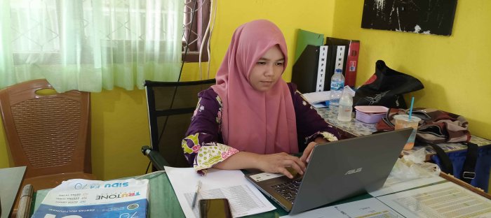 Operator Simpatika MTsN 2 Bungo Sigap Siapkan Berkas Pencairan TPG PNS dan PPPK Bulan November–Desember 2025