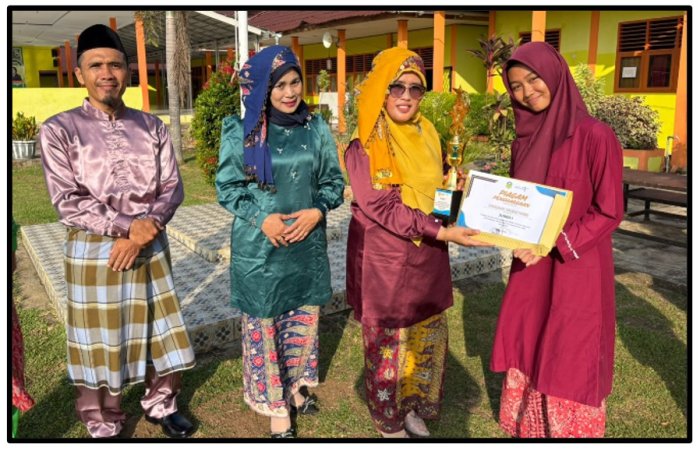 Apresiasi Prestasi, Kepala MTsN 1 Tebo Berikan Penghargaan Pemenang Fashion Show Apresiasi Prestasi, Kepala MTsN 1 Tebo Berikan Penghargaan Pemenang Fashion Show