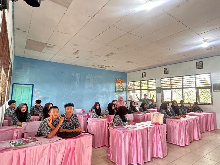 Guru Akidah Akhlak, Ibu Deni Trizawati, S.Pd.I, Tanamkan Nilai Keimanan Melalui Pembelajaran Asmaul Husna Guru Akidah Akhlak, Ibu Deni Trizawati, S.Pd.I, Tanamkan Nilai Keimanan Melalui Pembelajaran Asmaul Husna