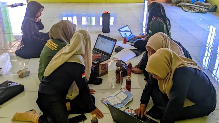 Mahasiswa PPLK MIN 4 Tebo Manfaatkan Waktu Luang untuk Susun Laporan Akhir