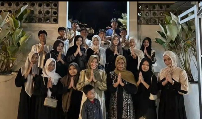 Penuh Kebersamaan, Siswa Kelas XII A MAN 2 Bungo Berbuka Puasa Bersama Wali Kelas Penuh Kebersamaan, Siswa Kelas XII A MAN 2 Bungo Berbuka Puasa Bersama Wali Kelas