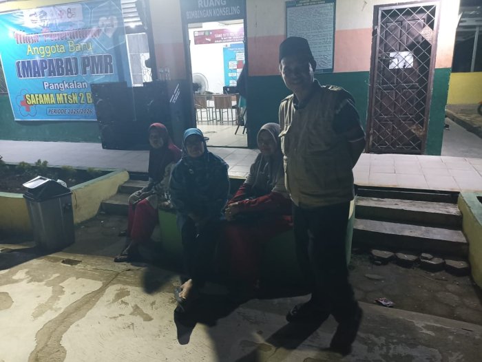 Kepala MTsN 2 Bungo Tinjau Kegiatan PMR Sabtu Malam Kepala MTsN 2 Bungo Tinjau Kegiatan PMR Sabtu Malam