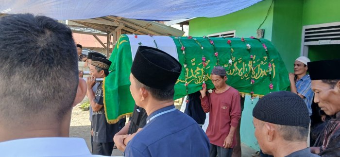 Waka Humas MAN 2 Bungo Lakukan Takziah ke Rumah Duka Nenek Ibu Kantin Waka Humas MAN 2 Bungo Lakukan Takziah ke Rumah Duka Nenek Ibu Kantin