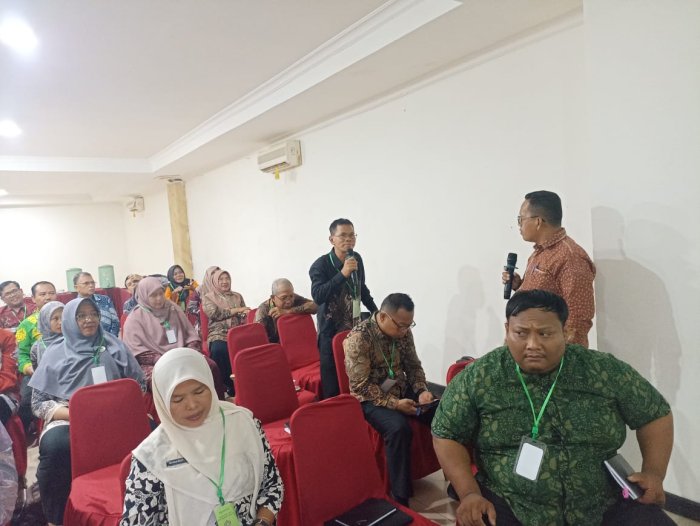 Bahas Kebijakan Kurikulum Madrasah di MTsN 2 Bungo
