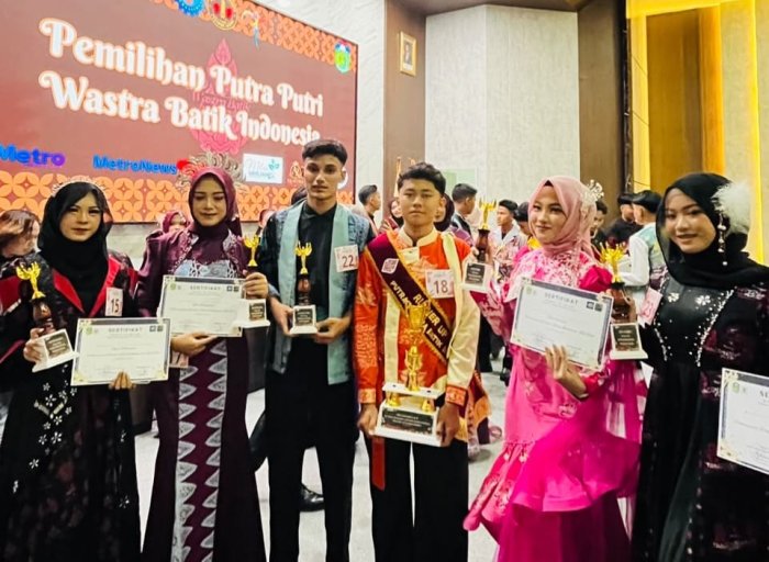 Banggakan Madrasah, Siswa MAN 2 Tebo Sabet Juara Solo Song dan Putra-Putri Wastra Batik Indonesia.