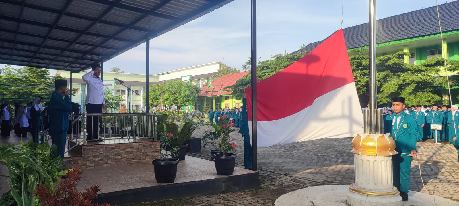 Kepala MAN 2 Kota Jambi Ingatkan Motto Berseri dan Semangat Ibadah dalam Upacara Senin, Beri Apresiasi Juara Ekonomi Syariah Kepala MAN 2 Kota Jambi Ingatkan Motto Berseri dan Semangat Ibadah dalam Upacara Senin, Beri Apresiasi Juara Ekonomi Syariah