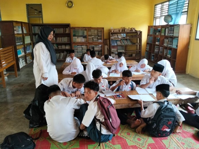 Perpustakaan MTsN 1 Bungo Kian Ramai Dikunjungi, Budaya Literasi Murid Semakin Menggeliat Perpustakaan MTsN 1 Bungo Kian Ramai Dikunjungi, Budaya Literasi Murid Semakin Menggeliat