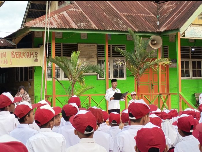 MIN 1 Tanjung Jabung Barat Kembali Laksanakan Upacara Bendera Rutin Setiap Hari Senin