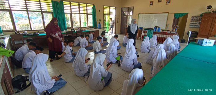 Peserta Bujang Gadis MAN 2 Bungo Ikuti Seleksi Tes Tertulis PORSEKA 2025