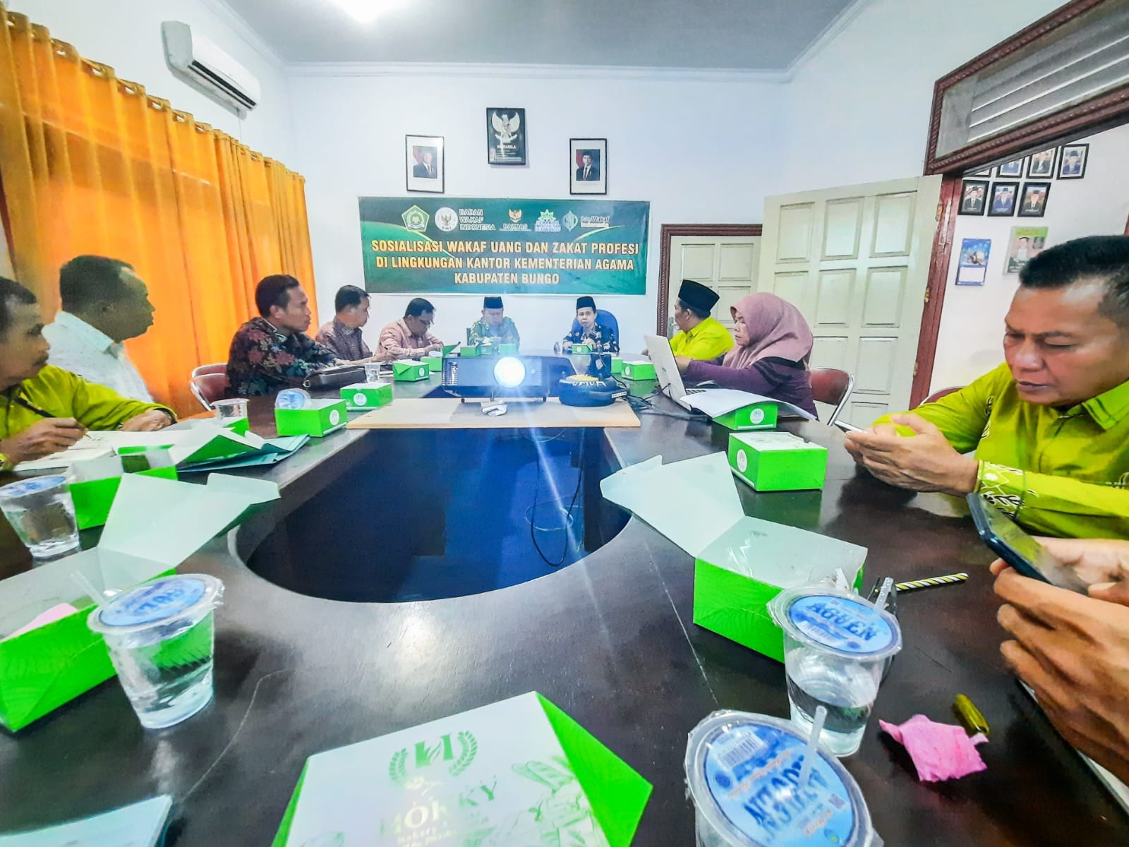 Kepala MTsN 1 Bungo Ikuti Sosialisasi Wakaf Uang dan Zakat Profesi di Kantor Kemenag Bungo Kepala MTsN 1 Bungo Ikuti Sosialisasi Wakaf Uang dan Zakat Profesi di Kantor Kemenag Bungo