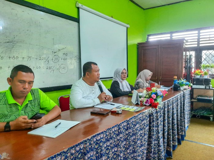 MTsN 1 Bungo Fokus Tuntaskan E-Kinerja Triwulan IV dan Tahunan dalam Rapat Akhir Semester MTsN 1 Bungo Fokus Tuntaskan E-Kinerja Triwulan IV dan Tahunan dalam Rapat Akhir Semester