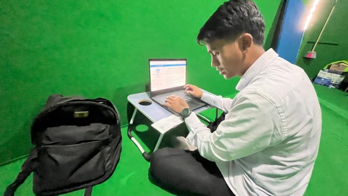 Guru MAN 2 Kota Jambi Antusias Isi Survei Lingkungan Belajar, Tindak Lanjuti Himbauan Kepala Madrasah Guru MAN 2 Kota Jambi Antusias Isi Survei Lingkungan Belajar, Tindak Lanjuti Himbauan Kepala Madrasah