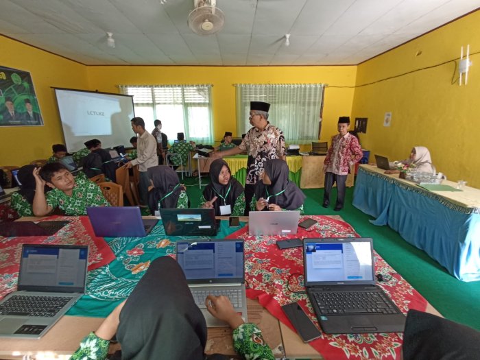 ANBK Hari Pertama, MTsN 2 Bungo Dikunjungi Kepala Kemenag Kabupaten Bungo