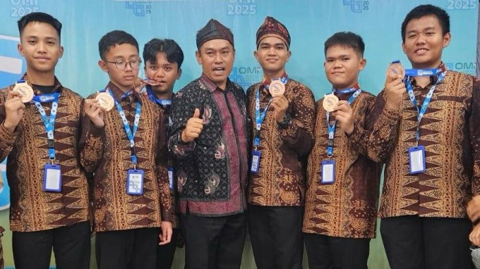 Delegasi MAN 2 Kota Jambi Hadiri Penutupan OMI 2025 di Banten: Syukur, Bangga, dan Haru Warnai Momen Bersejarah Delegasi MAN 2 Kota Jambi Hadiri Penutupan OMI 2025 di Banten: Syukur, Bangga, dan Haru Warnai Momen Bersejarah