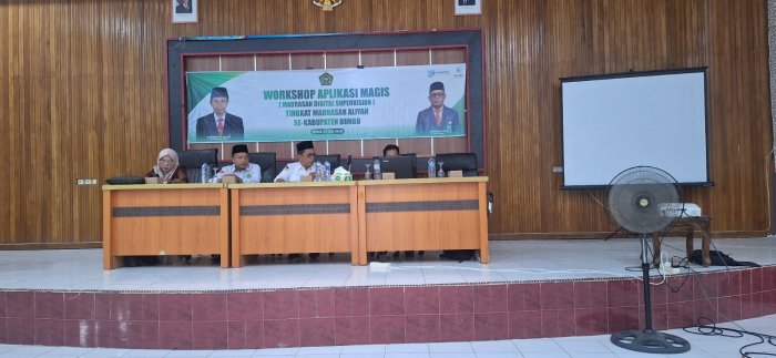 Kepala MAN 2 Bungo dan Operator EMIS Ikuti Workshop Aplikasi MAGIS Tingkat Madrasah Aliyah se-Kabupaten Bungo Kepala MAN 2 Bungo dan Operator EMIS Ikuti Workshop Aplikasi MAGIS Tingkat Madrasah Aliyah se-Kabupaten Bungo