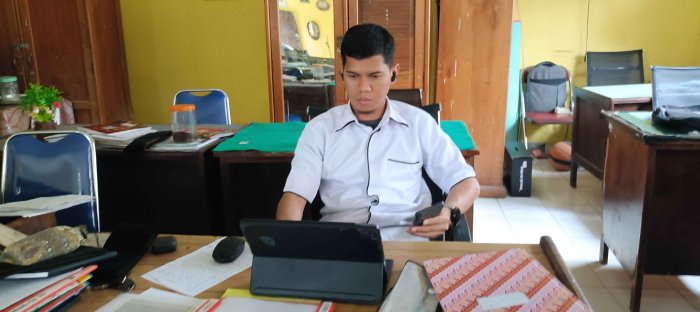 Guru PKN Kelas IX mengerjakan RDM Guru PKN Kelas IX mengerjakan RDM
