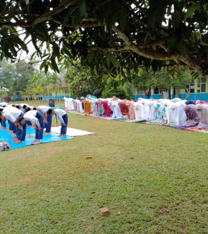 Aktivitas Belajar di MTsN 5 Tebo Selalu diawali dengan sholat Duha Berjamaah Aktivitas Belajar di MTsN 5 Tebo Selalu diawali dengan sholat Duha Berjamaah