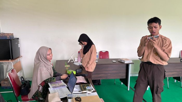 Irsyad & Firda: Dua Bintang Muda MAN 2 Kota Jambi Asah Vokal Menuju Panggung Juara