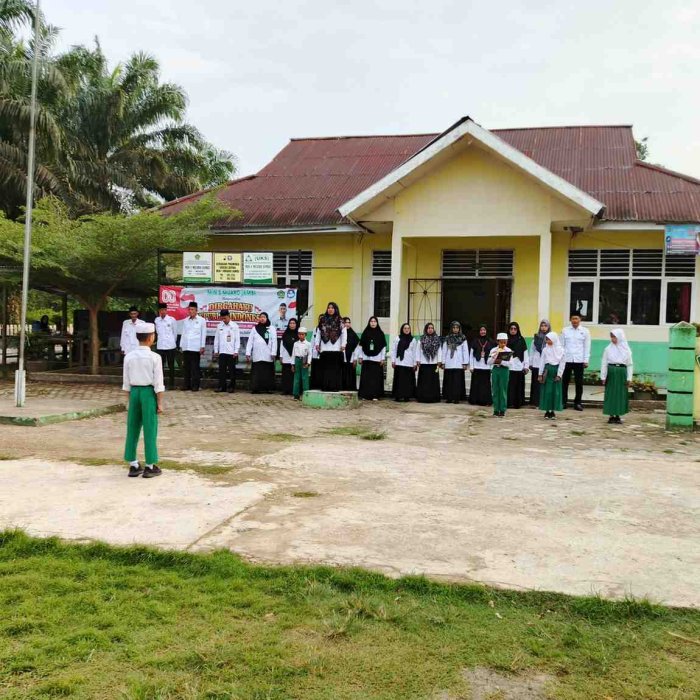 Kegiatan Upacara Bendera Merah Putih Min 1 Muaro Jambi Pembina Upacara Ibu Heriyati S.Pd.I Kegiatan Upacara Bendera Merah Putih Min 1 Muaro Jambi Pembina Upacara Ibu Heriyati S.Pd.I