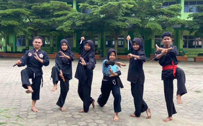 Keringat Jadi Saksi, Prestasi Jadi Bukti: Pesilat MAN 2 Kota Jambi Terus Tempah Diri Menuju Juara! Keringat Jadi Saksi, Prestasi Jadi Bukti: Pesilat MAN 2 Kota Jambi Terus Tempah Diri Menuju Juara!