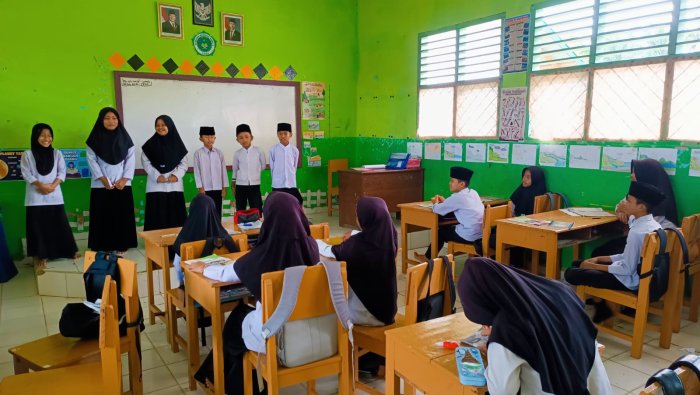 Bedah Nilai Gotong Royong, Siswa Kelas 5B MIN 4 Tebo Belajar Lewat Cerita Berantai
