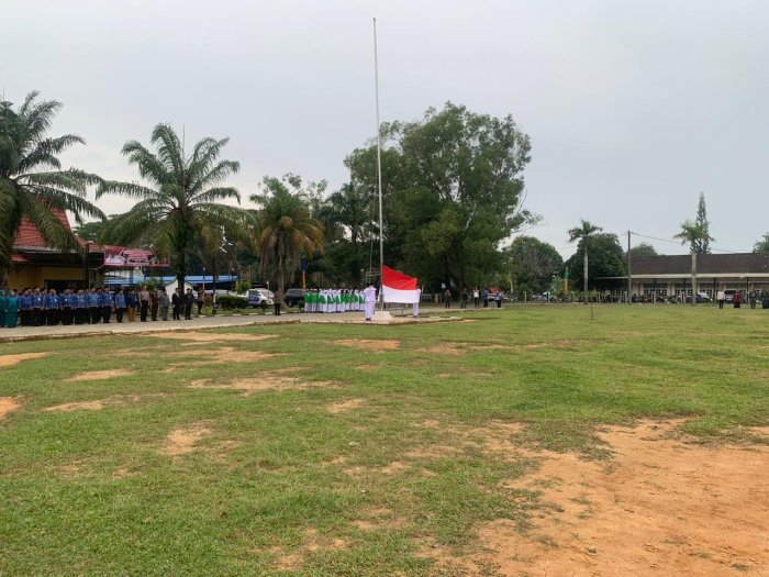 Siswa MTsN 2 Bungo Ikuti Upacara Sumpah Pemuda di lapangan kantor Bupati Bungo Siswa MTsN 2 Bungo Ikuti Upacara Sumpah Pemuda di lapangan kantor Bupati Bungo