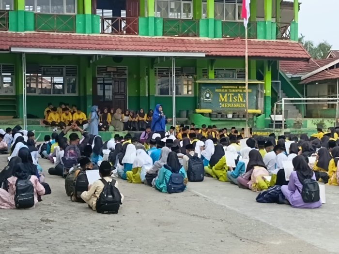 Kultum Jumat: Keutamaan Menuntut Ilmu