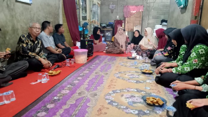 Wujudkan Kepedulian, Keluarga Besar MTsN 2 Bungo Gelar Takziah ke Kediaman Siswa