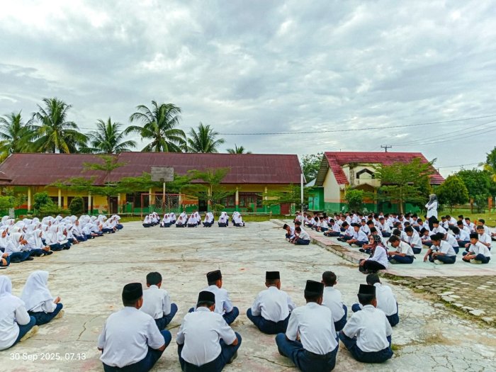 MTsN 1 Bungo Tanamkan Nilai Qurani Melalui Rutinitas Pagi