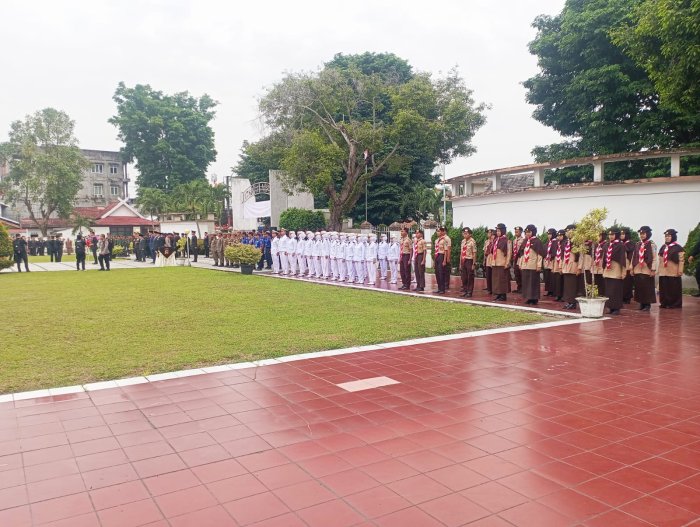 Warga Ambalan MAN 2 Kota Jambi Ikuti Upacara Ziarah Nasional Hari Pahlawan ke-80 di TMP Satria Bhakti