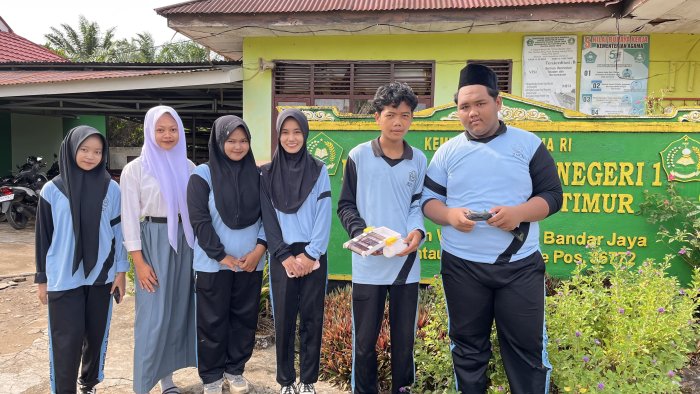 Siswa MAN 1 Tanjung Jabung Timur Berhasil Rakit Prototipe Kapal Pembersih Sungai
